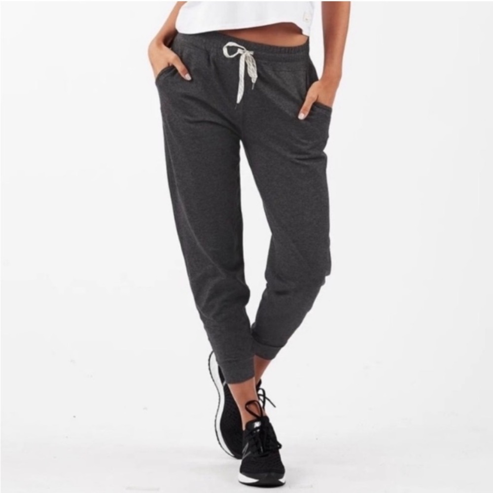 Vuori Performance Jogger in Charcoal Heather